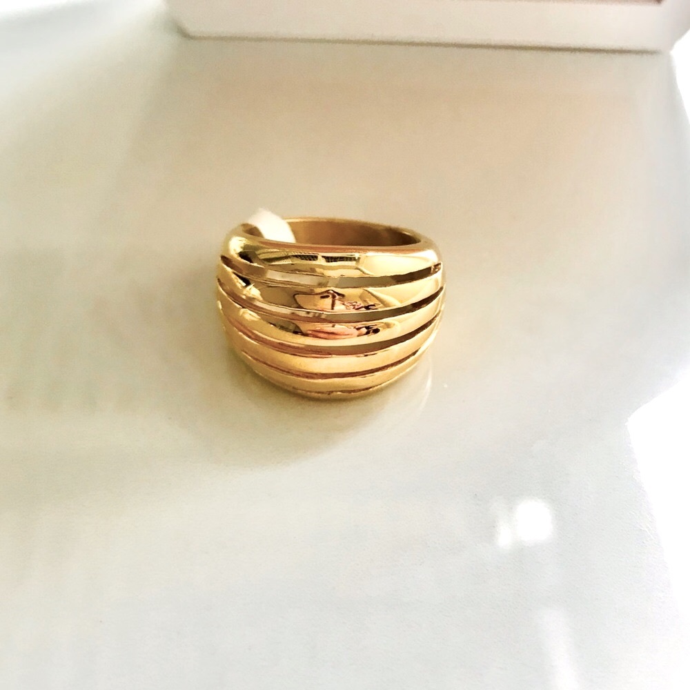 Trending ring for Her only size 8 only the middle one for sale